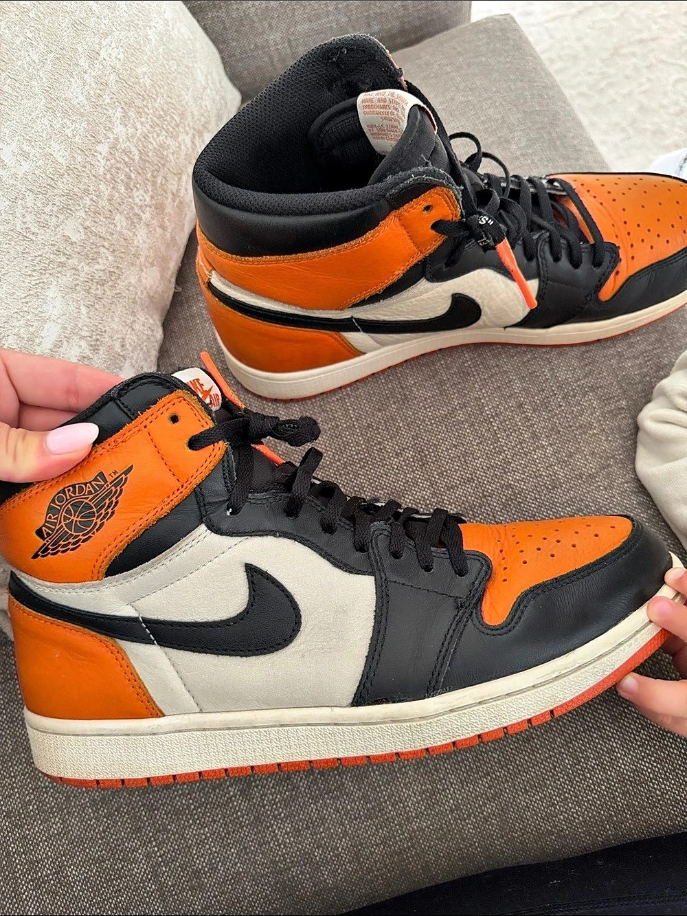 Nike Air Jordan 1 Retro High OG Shattered Backboard Sneakers Orange & Black - Picture 4 of 5